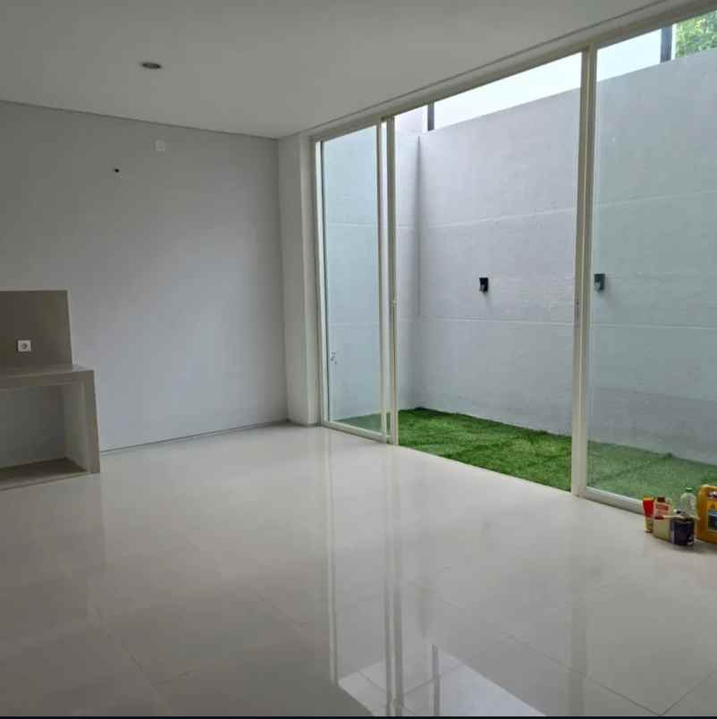 dijual rumah di perumahan northwest park