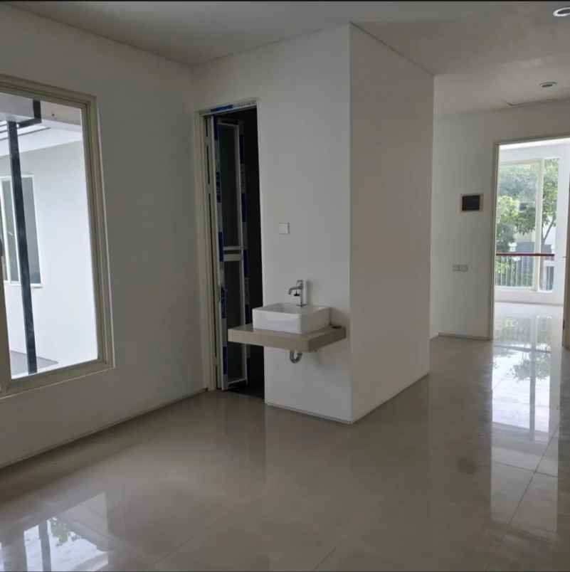 dijual rumah di perumahan northwest park