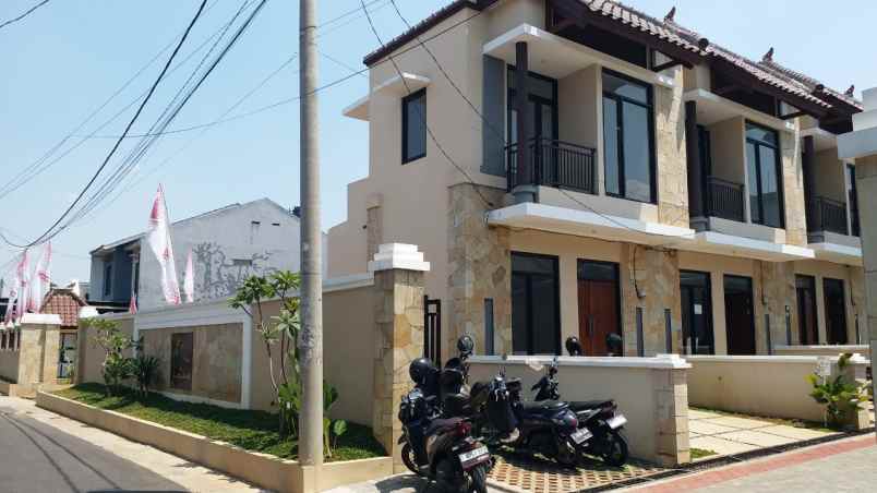 dijual rumah di pusat kota bandung lokasi di arcamanik