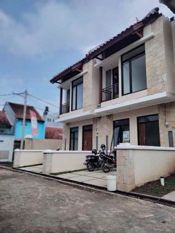 dijual rumah di pusat kota bandung lokasi di arcamanik