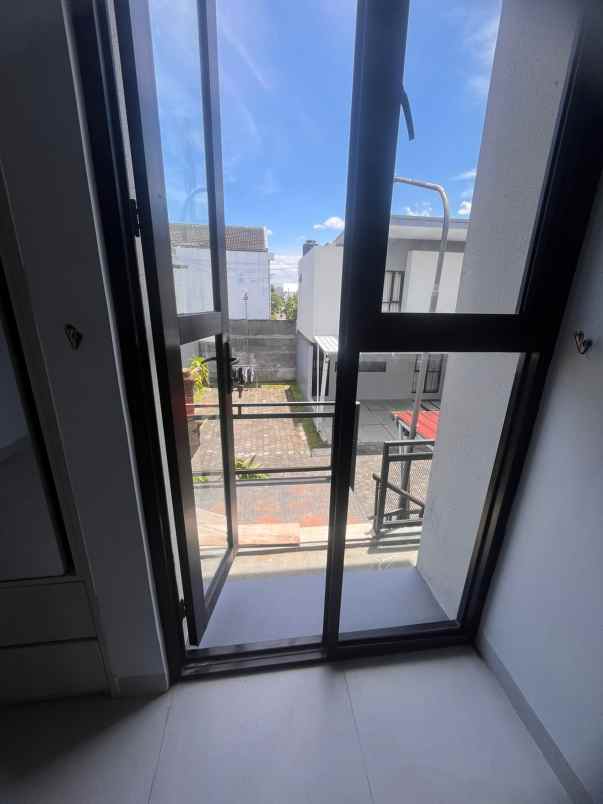 dijual rumah diblulukan colomadu karanganyar