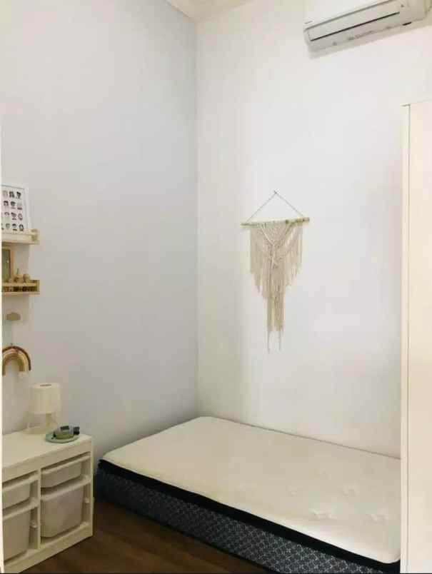 dijual rumah dukuh zamrud