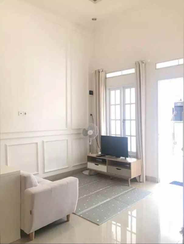 dijual rumah dukuh zamrud