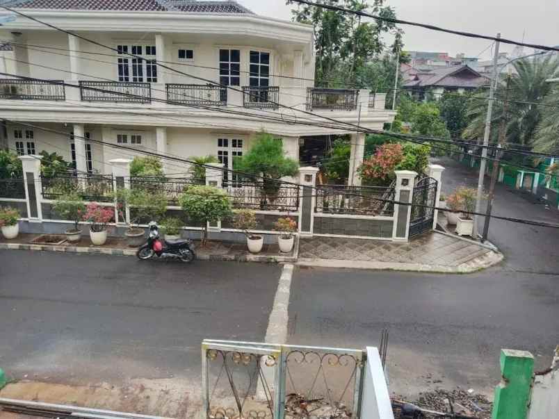 dijual rumah duren sawit