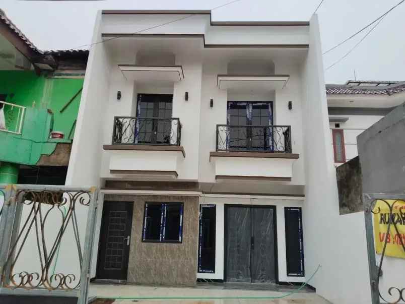 dijual rumah duren sawit