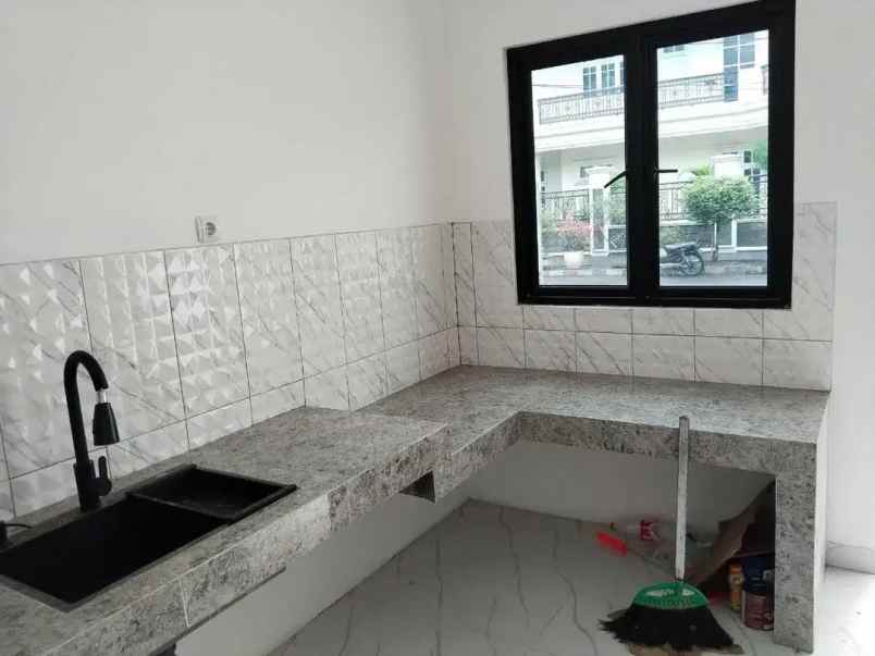 dijual rumah duren sawit