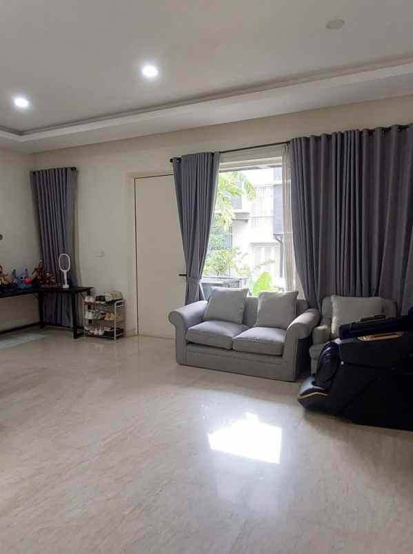 dijual rumah gading serpong cluster