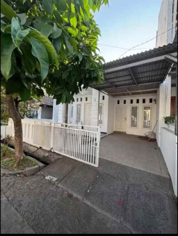 dijual rumah galaxy