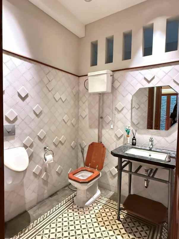 dijual rumah gondangdia menteng jakarta