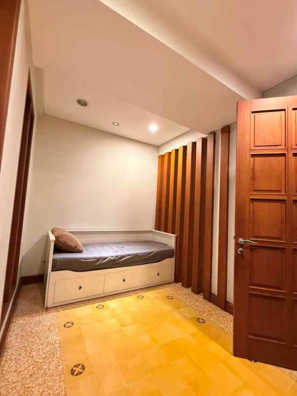 dijual rumah gondangdia menteng jakarta