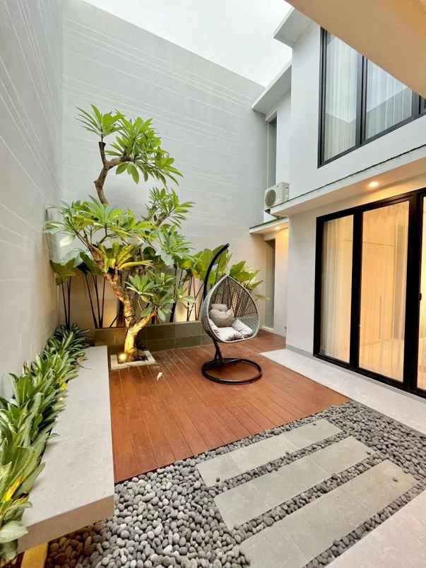 dijual rumah graha family surabaya