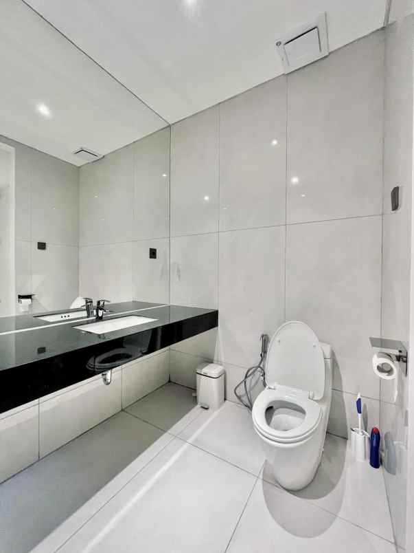 dijual rumah graha family surabaya