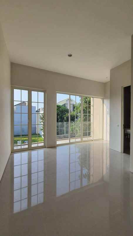 dijual rumah grand island pakuwon city