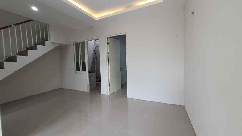 dijual rumah grand island pakuwon city