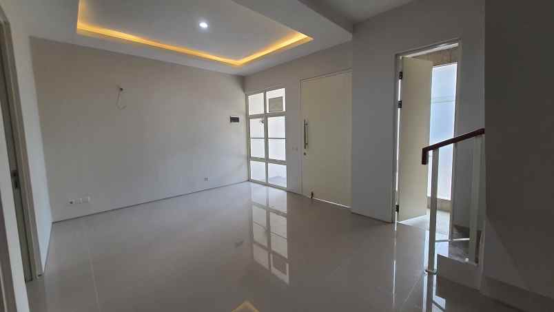 dijual rumah grand island pakuwon city