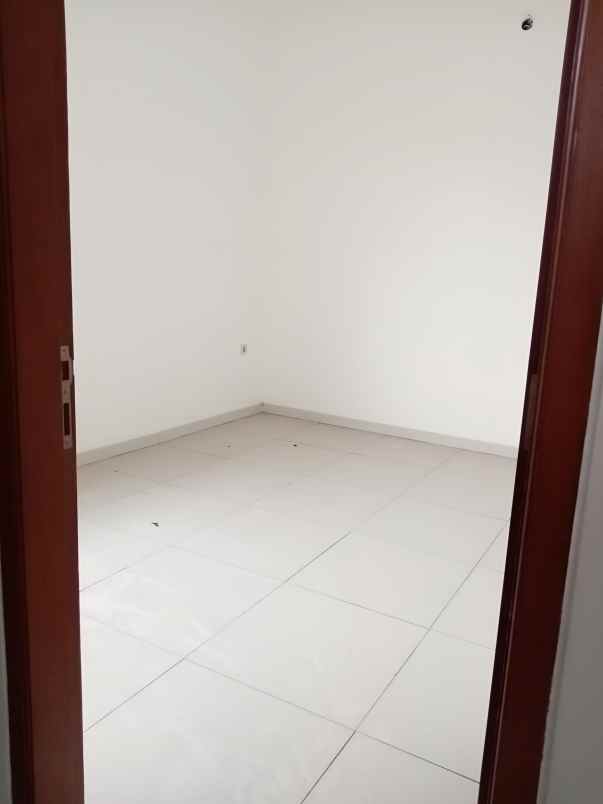 dijual rumah gunung raya cirendeu