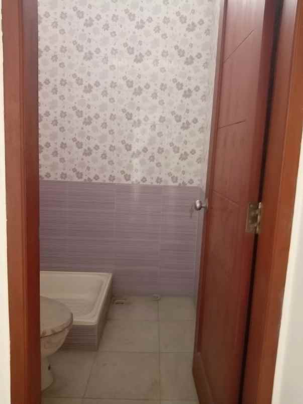 dijual rumah gunung raya cirendeu