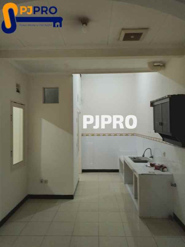 dijual rumah harapan indah