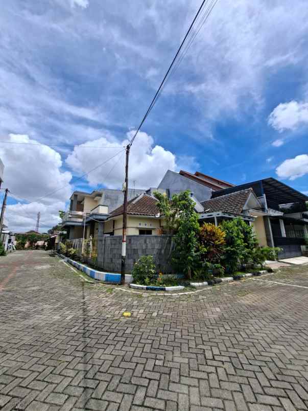dijual rumah hook lokasi blimbing kota malang