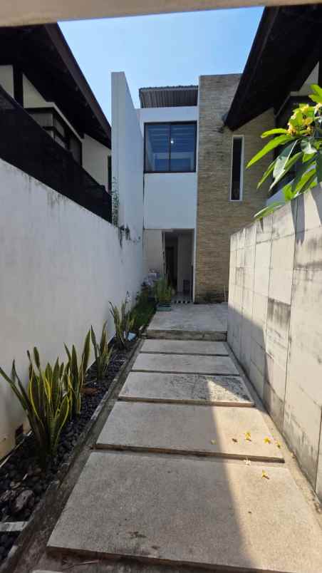 dijual rumah isen darmo harapan