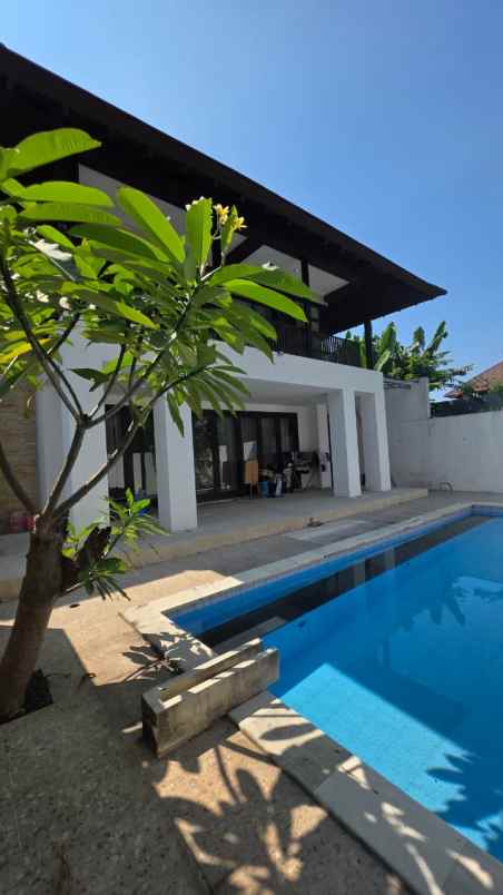 dijual rumah isen darmo harapan