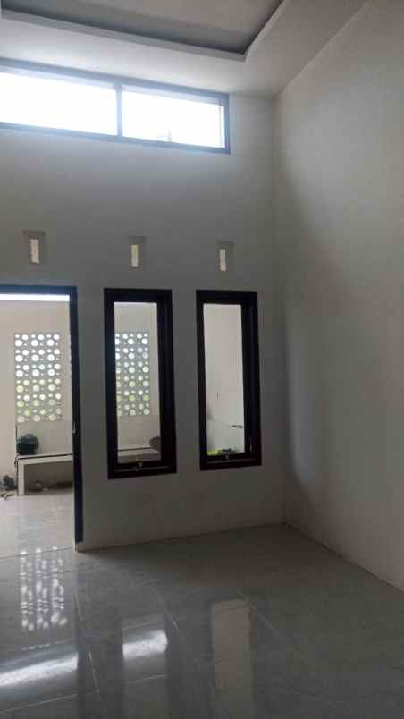 dijual rumah istana bandara pakis malang