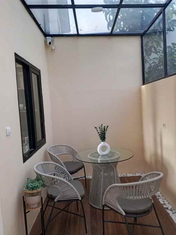 dijual rumah jalan belouvard cinity