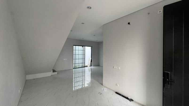 dijual rumah jalan citra garden
