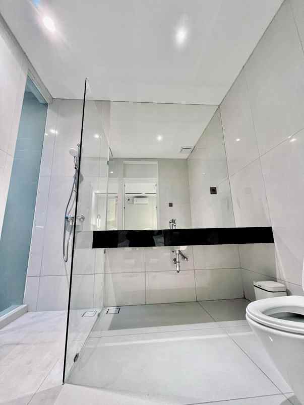 dijual rumah jalan graha famili