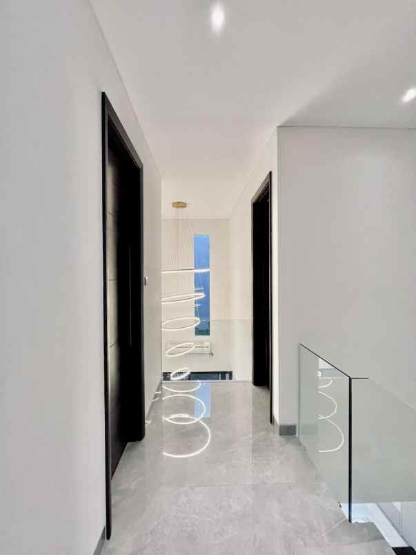 dijual rumah jalan graha famili