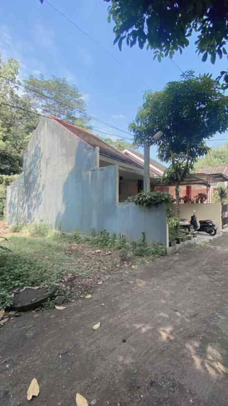 dijual rumah jalan kaliurang ngaglik