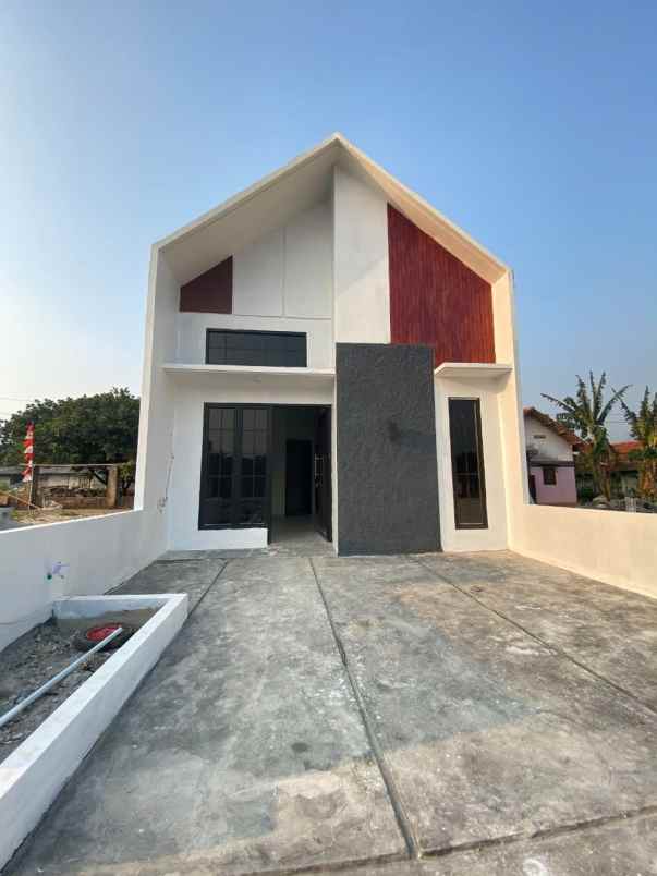 dijual rumah jalan mt haryono kel