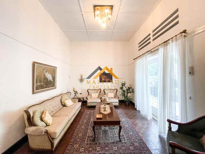 dijual rumah jalan p diponegoro depan