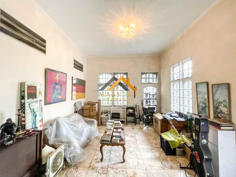 dijual rumah jalan p diponegoro depan