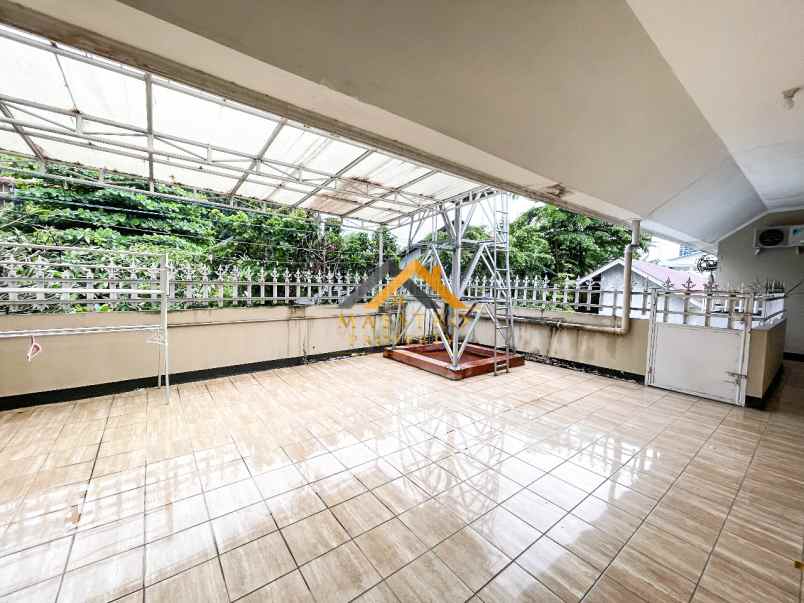 dijual rumah jalan p diponegoro depan