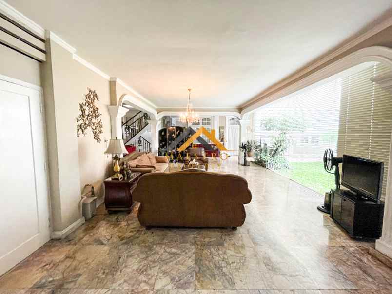 dijual rumah jalan p diponegoro depan