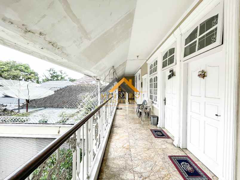 dijual rumah jalan p diponegoro depan
