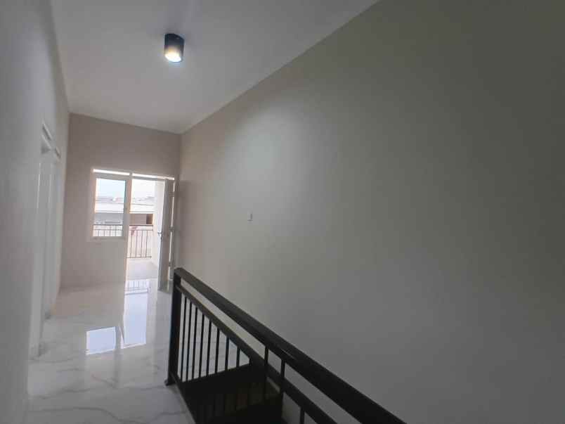 dijual rumah jalan permana