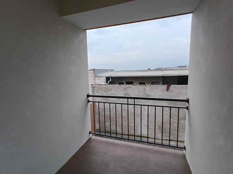 dijual rumah jalan permana