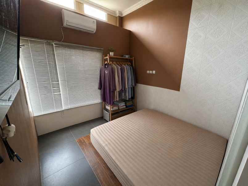 dijual rumah jalan raya gunung cireundeu