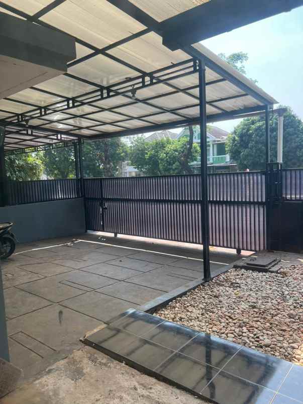 dijual rumah jalan raya kota wisata