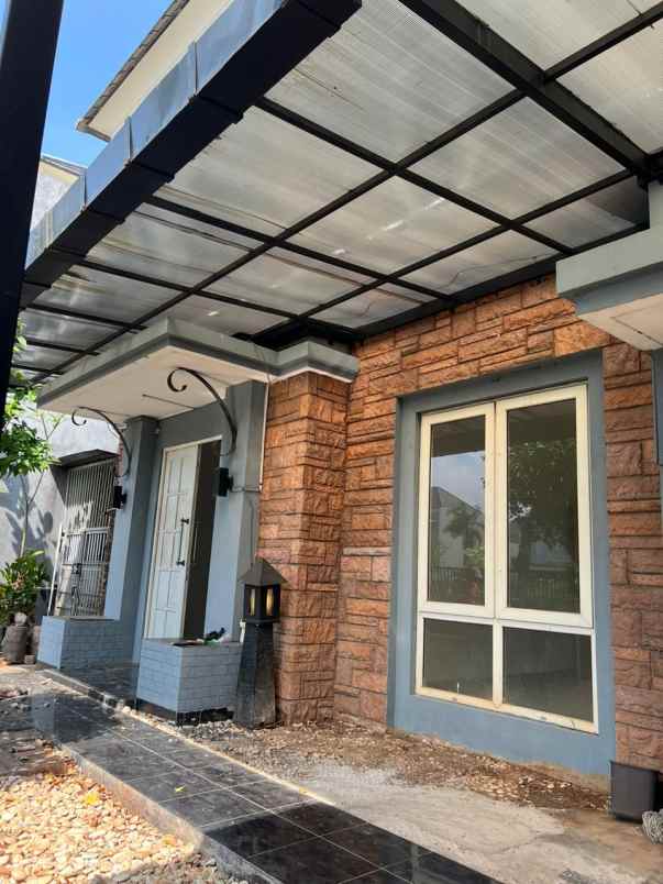 dijual rumah jalan raya kota wisata
