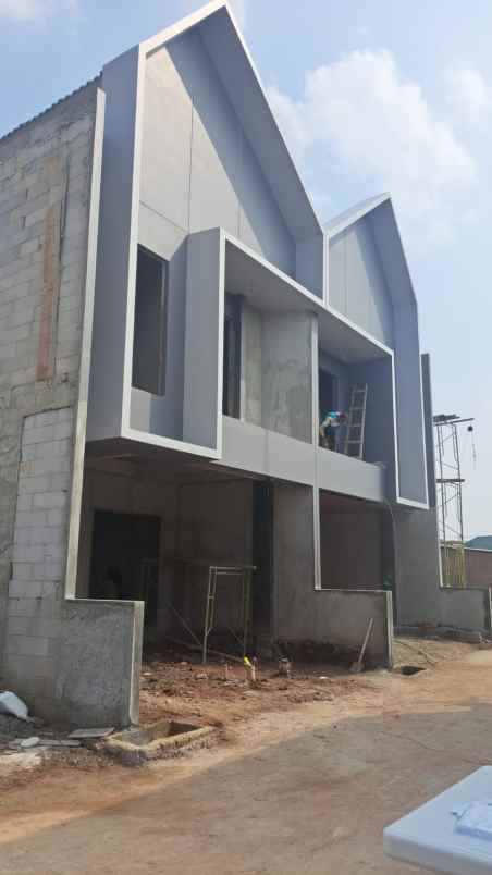 dijual rumah jalan raya meruyung limo