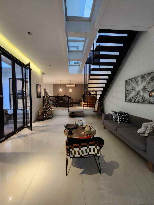 dijual rumah jalan raya rc veteran bintaro