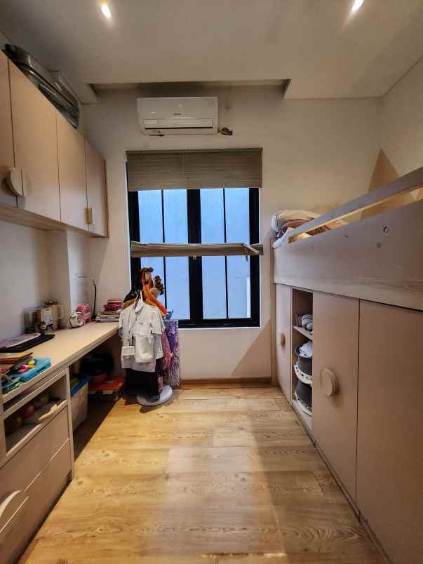 dijual rumah jalan raya rc veteran bintaro