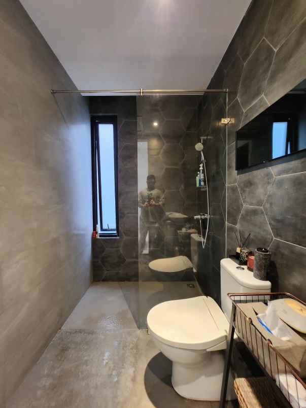 dijual rumah jalan raya rc veteran bintaro