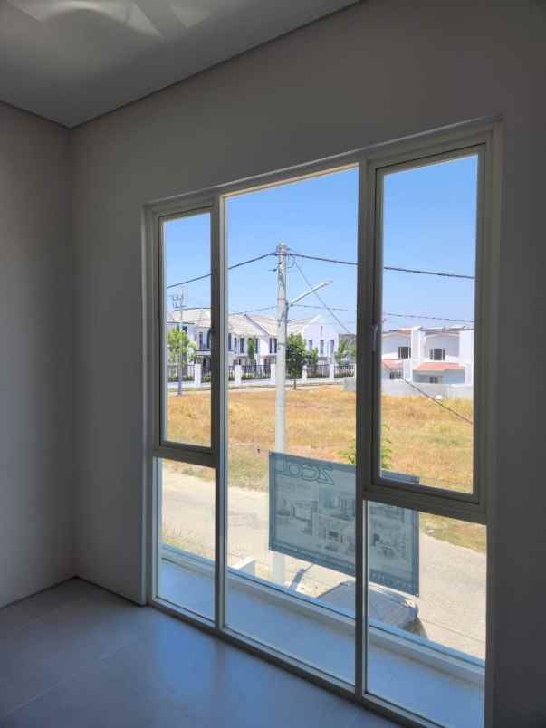 dijual rumah jalan wiyung praja
