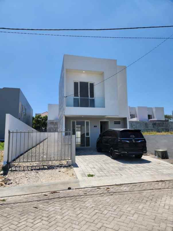 dijual rumah jalan wiyung praja
