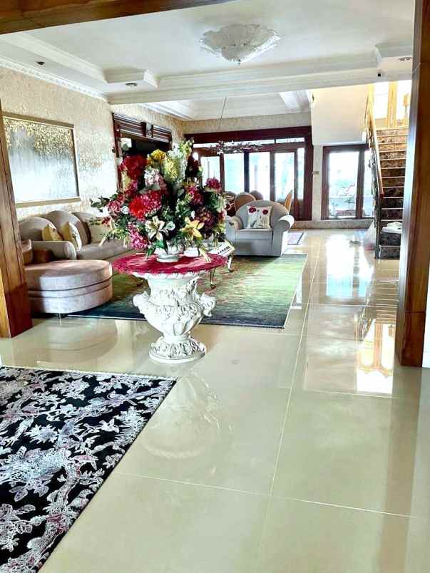 dijual rumah jl gegerkalong