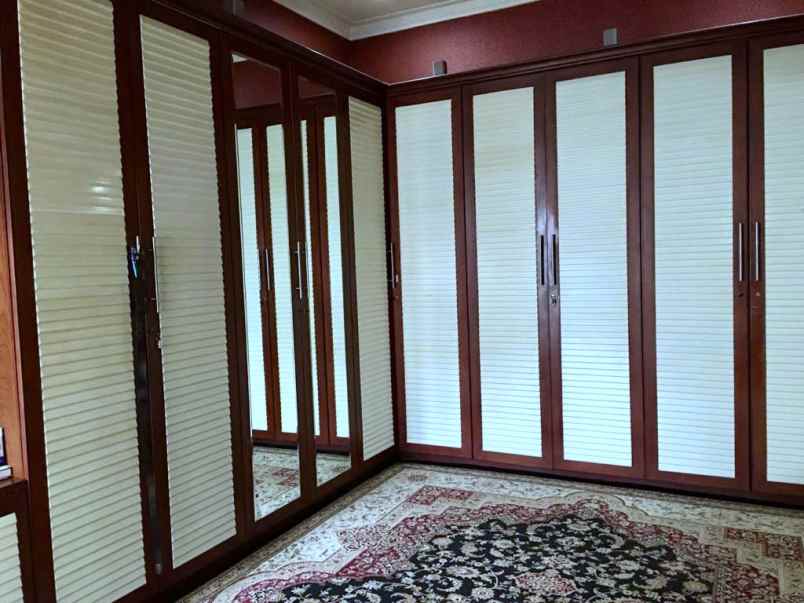 dijual rumah jl gegerkalong